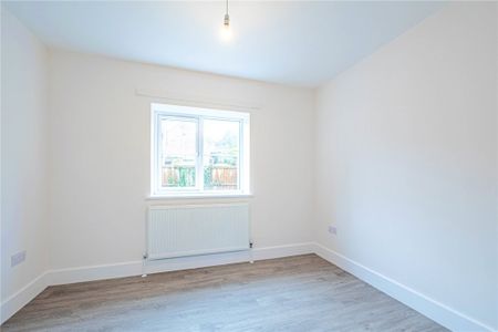 2 bed Upper Floor Flat for rent - Photo 4