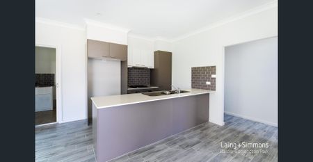 Modern Family Home with Five Bedrooms - Photo 4