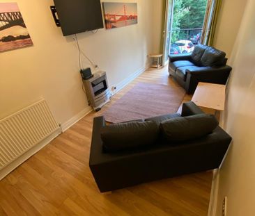 1 bedroom in a house share to rent - Photo 3