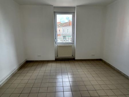 Location Appartement 3 pièces 52m² LE CREUSOT 71200 - Photo 2