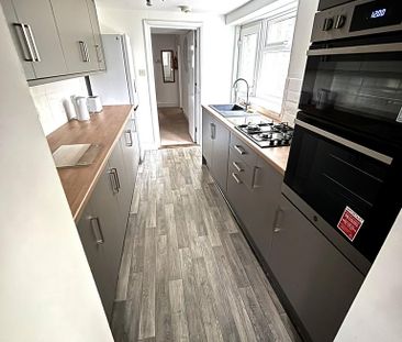 6 bedroom terraced house to rent - Photo 4