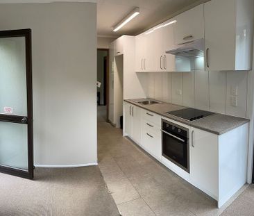 Charming 1BR Unit in Onerahi! - Photo 1