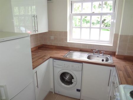 2 bedroom flat to rent - Photo 4