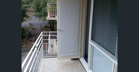 Light-Filled Apartment in a Prime Lane Cove Location - Photo 2