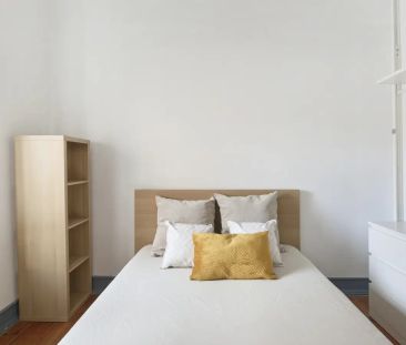 Room in a shared 4-bedroom apartment for rent in Lisbon - Photo 5