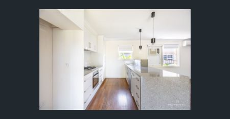 Neat and tidy home in quiet area - Photo 3