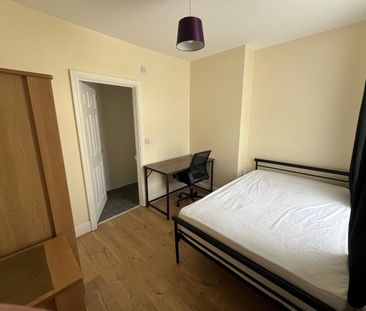 Quiet Professional Home Near Gloucester Road - Photo 2