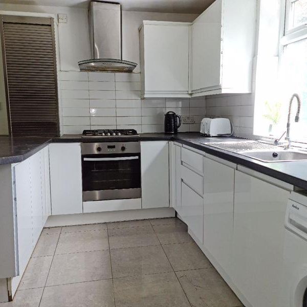 6 bedroom townhouse to rent - Photo 1