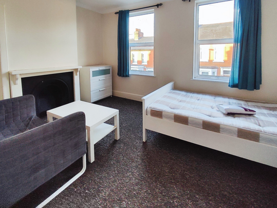 5 bedroom house share to rent - Photo 1