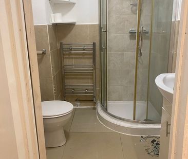 Studio Flat, Oulton Crescent, IG11 - Photo 5