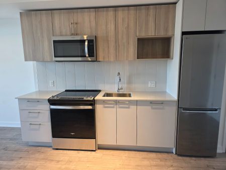 For Lease - 500 Plains Road, Burlington, Ontario - Photo 2