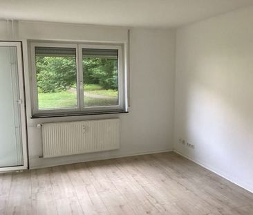 Ab sofort frei: Helle 2-Zimmerwohnung mit Balkon - Photo 1