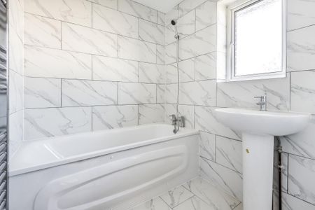 5 bedroom semi-detached house to rent - Photo 5