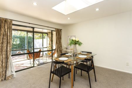 Spacious 2 bedroom townhouse in Fendalton! - Photo 5