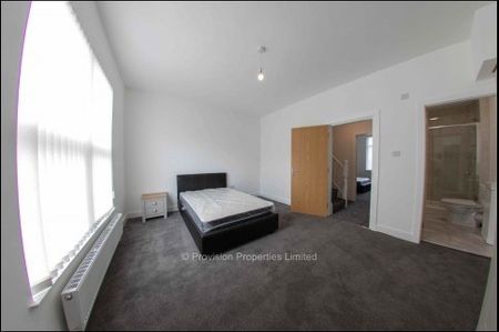 6 Bedroom Leeds Student Properties - Photo 4