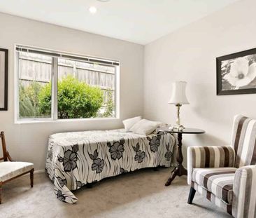 Four bedroom, modern family home in Millwater - Photo 3