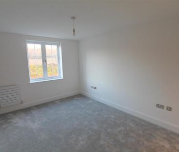 4 bedroom semi-detached house to rent - Photo 1