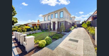 WOW Factor - Stunning Family Home in Perfect Location - Photo 3