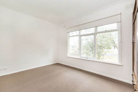 Instant Charmer - Photo 2