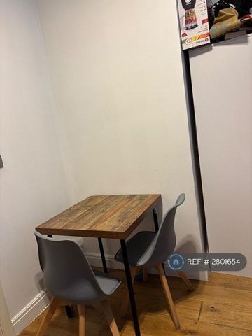 Studio to rent - Photo 2