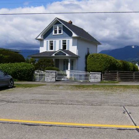 WATERFRONT HERITAGE HOUSE, FURNISHED GARDEN LEVEL STUDIO SUITE - Photo 1