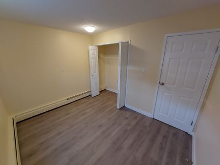 Bright 2 Bedroom Unit By Red Deer College!! - Photo 4