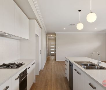 IMPRESSIVE FAMILY HOME WITH MODERN DECOR & SPACE FOR THE WHOLE FAMILY - Photo 6