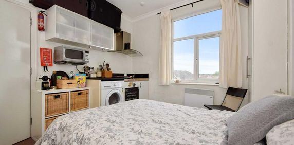Studio to rent - Photo 2