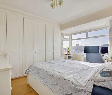 4 bedroom semi-detached house to rent - Photo 3