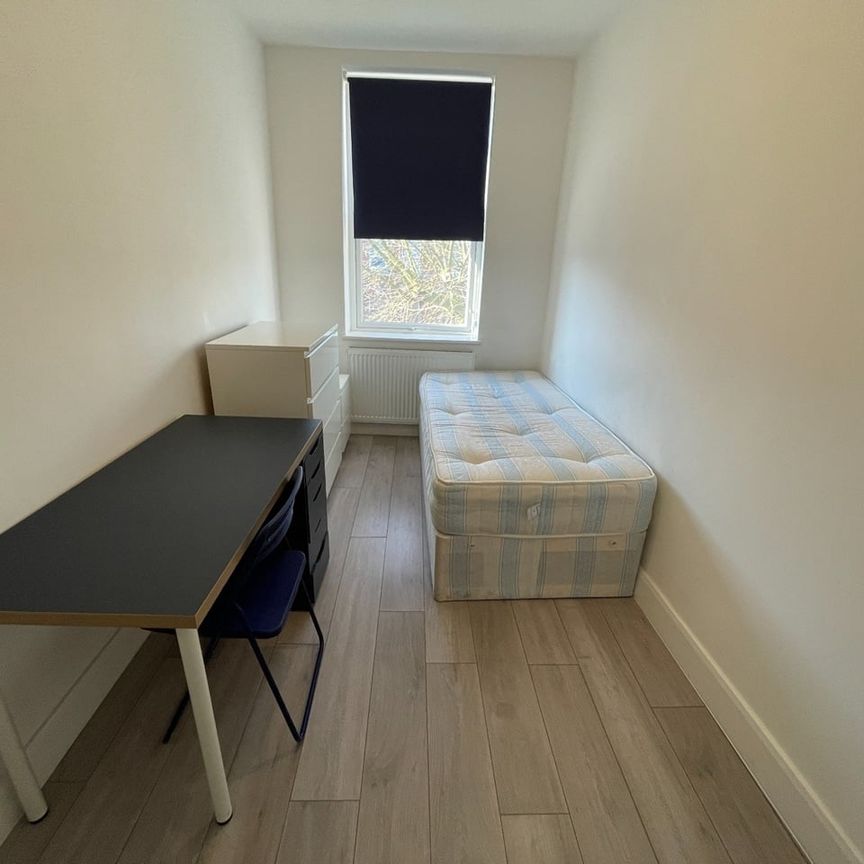 2 Bed Flat, Cricklewood Broadway, NW2 - Photo 1