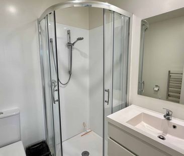 Low maintenance modern living! - Photo 4