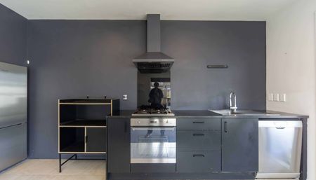 Upmarket Executive Home - Photo 3