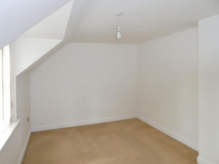 3 bedroom flat to rent - Photo 4