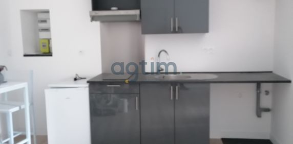 Location Appartement 1 pièce 25m² MONTAIGU VENDEE 85600 - Photo 2