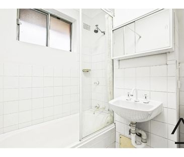 Bright and modern two-bedroom apartment in Concord - Photo 5