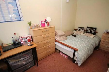 6 bedroom semi-detached house to rent - Photo 5