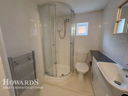 1 bedroom in a house share to rent - Photo 4