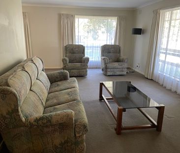 Cranbourne East - Photo 6