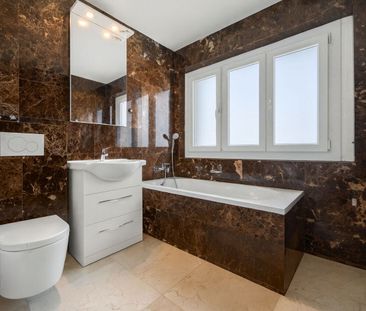 Appartement de 4,5 pièces avec balcon entièrement rénové. - Photo 3