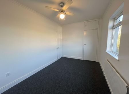 3 bedroom end of terrace house to rent - Photo 3
