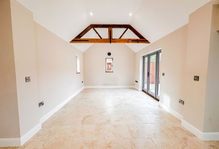 Melton Constable - Photo 2