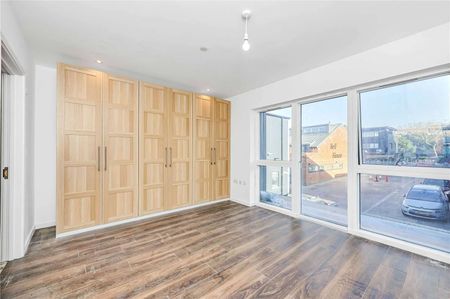 A fantastic, three bedroom house finished to a high standard throughout. - Photo 4