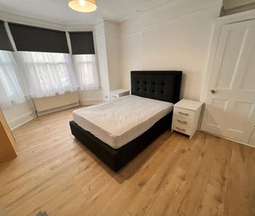 1 bedroom in a house share to rent - Photo 4