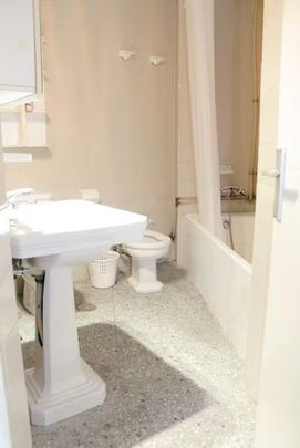 Calle Conde de Cifuentes, Sevilla, Andalusia 41004 - Photo 1