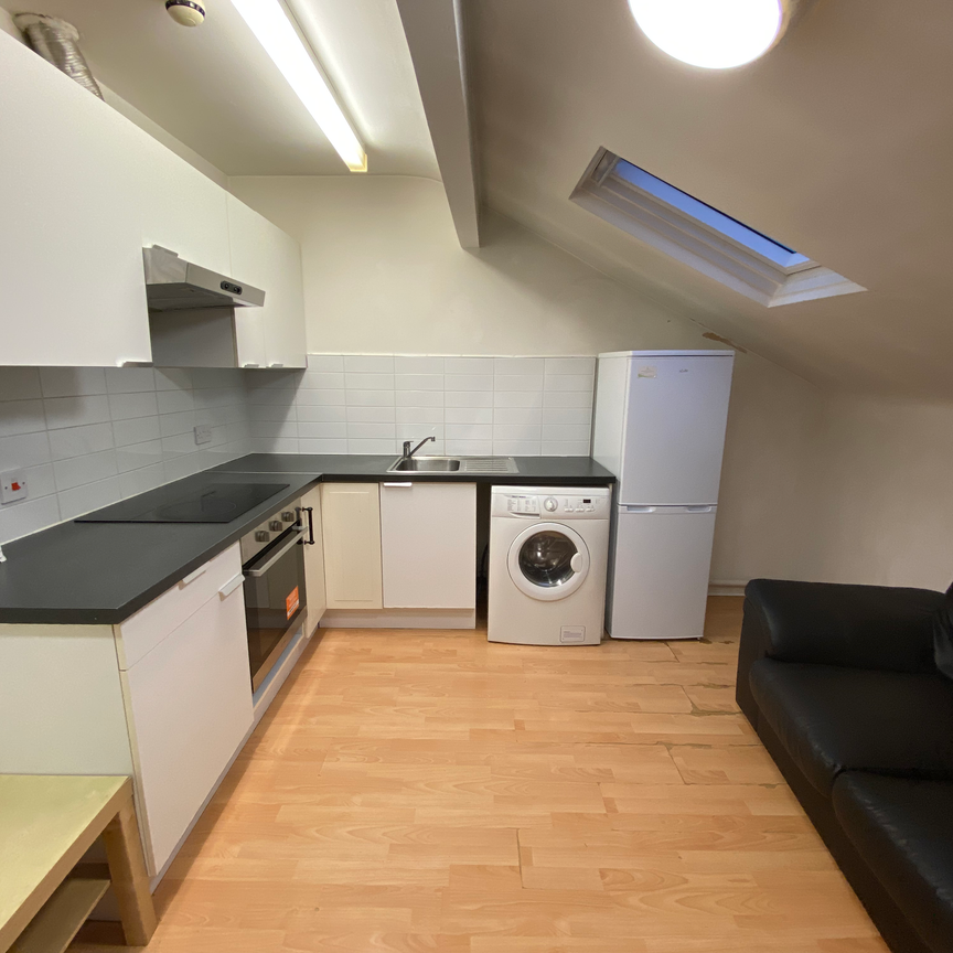 Flat 7, 32 Kelso Road, LS2 9PR, Leeds - Photo 1