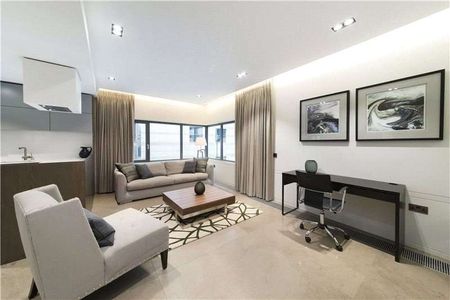 Available on both long and short let. This is a beautiful 1st floor apartment comprising: 2 bedrooms, 2 bathrooms, additional guest WC, balcony, reception rooms, and fully fitted kitchen. - Photo 3