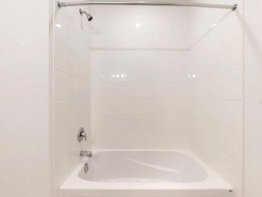 For Lease - 34 Kamper Avenue, Richmond Hill, Ontario - Photo 1