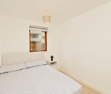 2 Bed Flat, Steward House, E3 - Photo 4