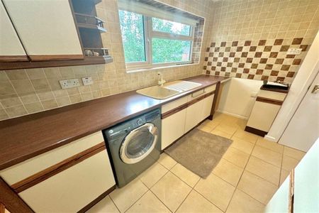 Charnwood Crescent, Chandlers Ford, SO53 - Photo 3