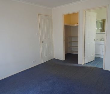 6 Ikara Close, Dunlop ACT 2615 - House For Rent | Domain - Photo 1
